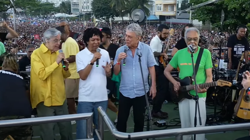 com-artistas,-atos-da-esquerda-reunem-43-mil-em-sp-e-42-mil-no-rio