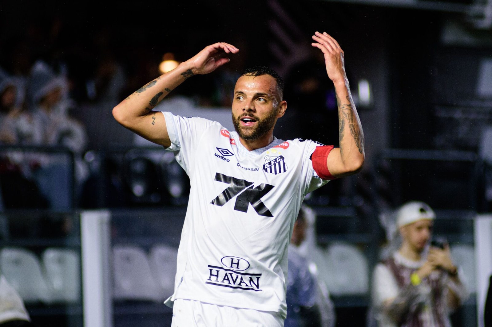 santos-vence-o-sao-paulo-e-abre-quatro-pontos-do-z4-do-brasileiro