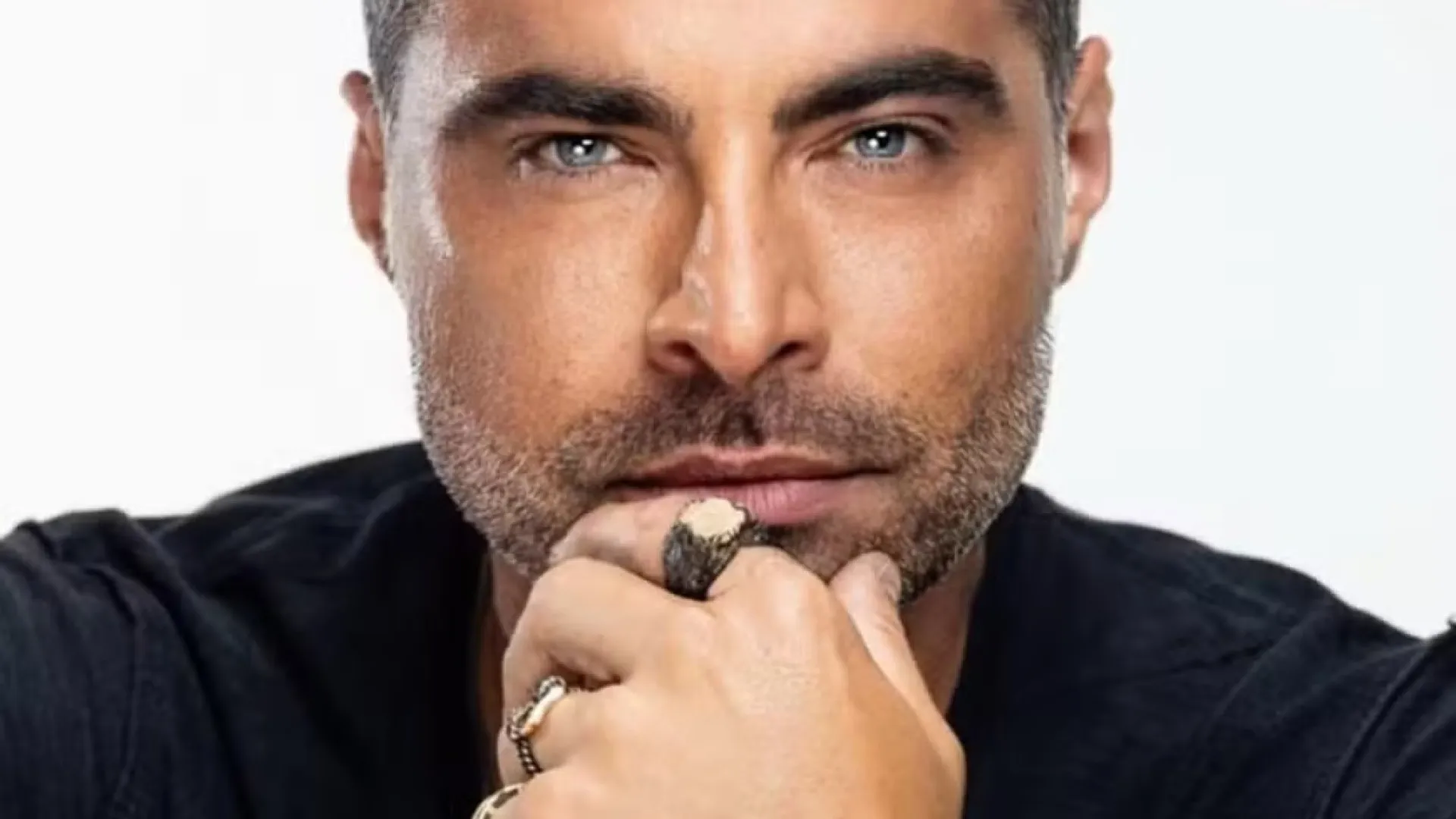 modelo-e-apresentador-jp-mantovani-morre-em-acidente-de-moto-aos-46-anos