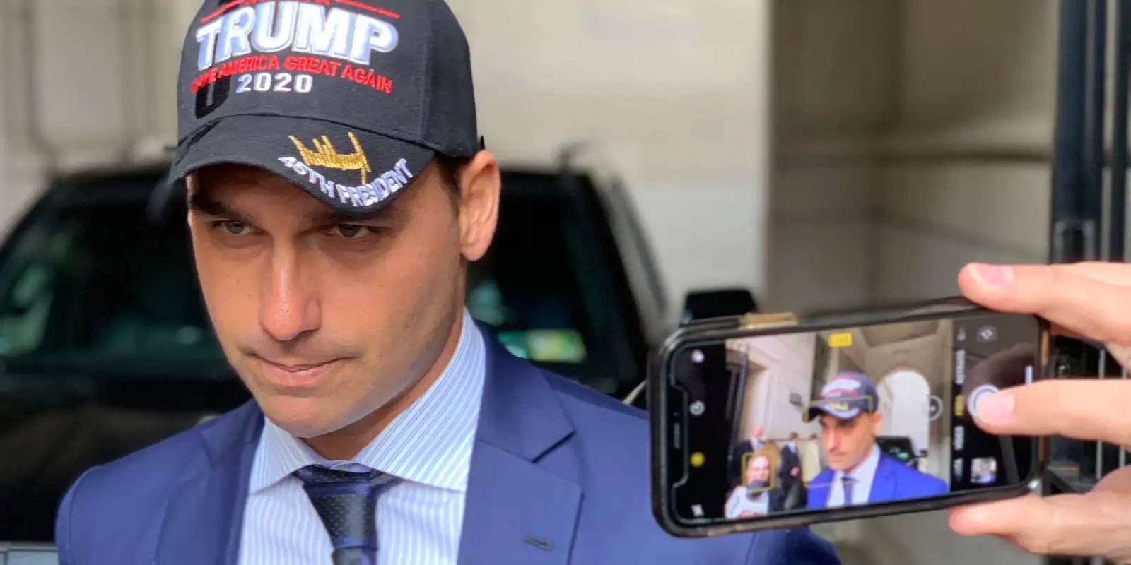 hugo-motta-impede-eduardo-bolsonaro-de-assumir-lideranca-na-camara