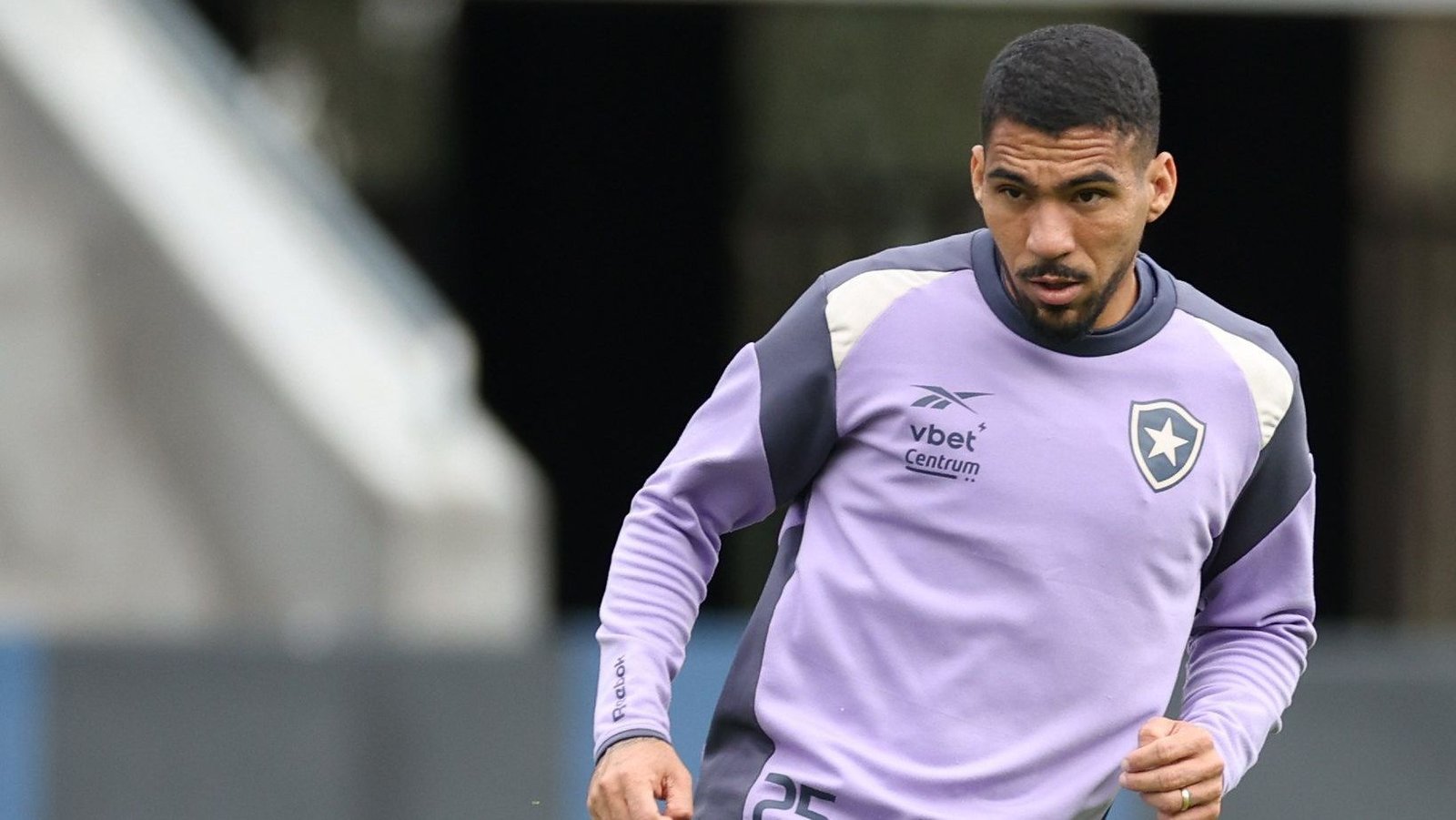 filho-de-allan-morre-apos-parto,-e-botafogo-libera-volante de jogo