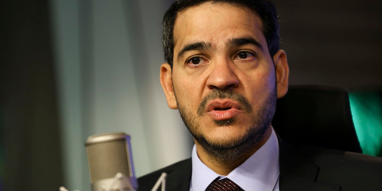 “nao-vamos-abrir-mao-da-democracia”,-diz-messias-apos-visto-revogado