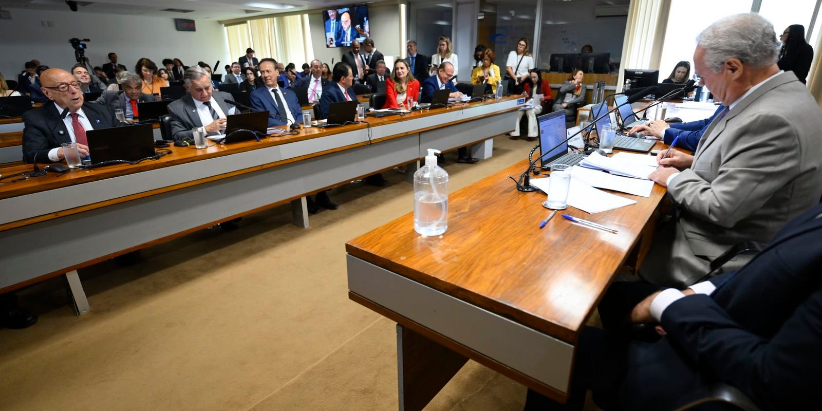 camara-demora-e-comissao-do-senado-aprova-isencao-do-ir-ate-r$-5-mil