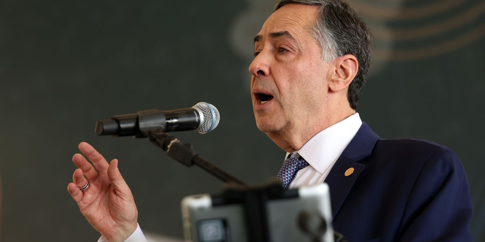 barroso-diz-que-pais-precisa-de-recomeco-e-pacificacao