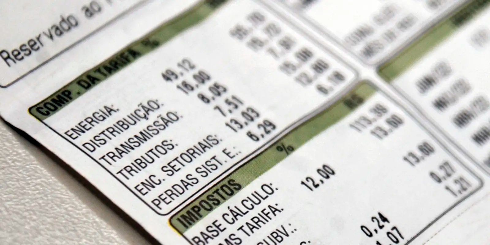 aneel-reduz-bandeira-para-vermelha-1-na-conta-de-luz-em-outubro