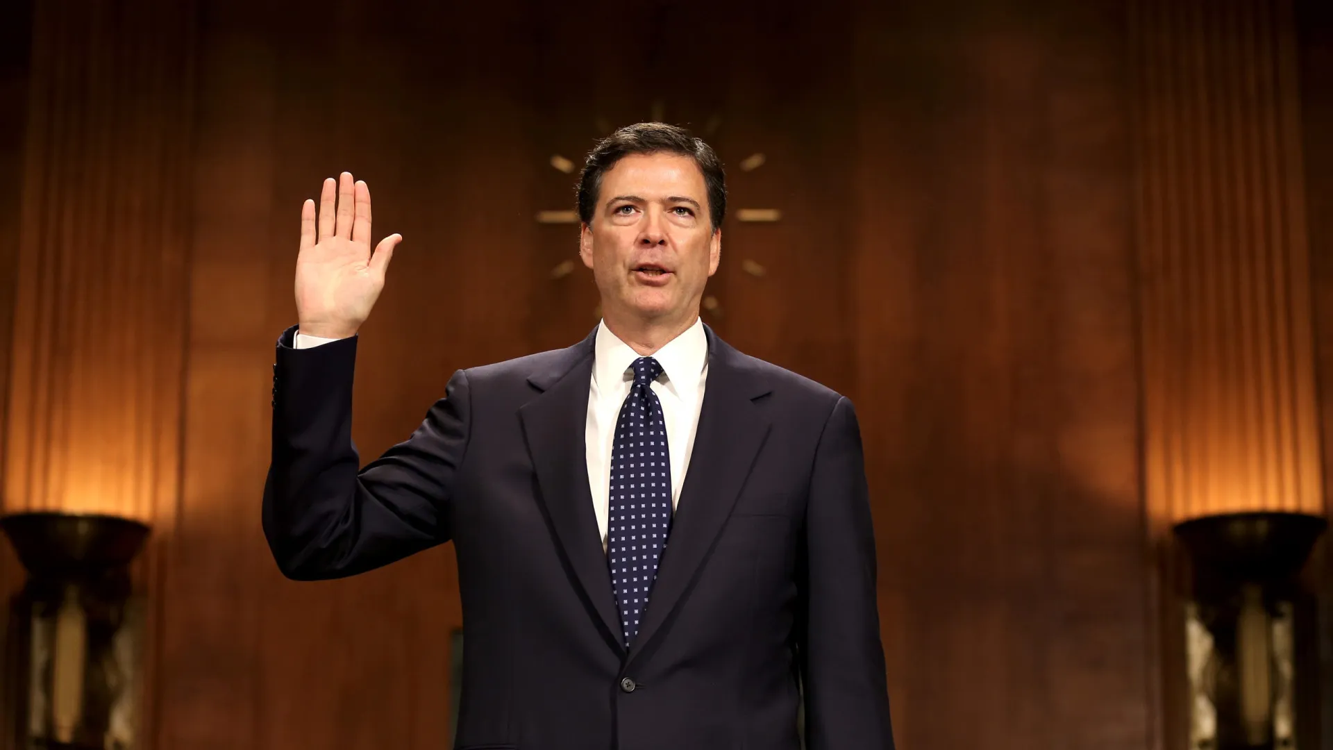 juri-indicia-ex-diretor-do-fbi-critico-a-trump-apos-pressao-do-governo