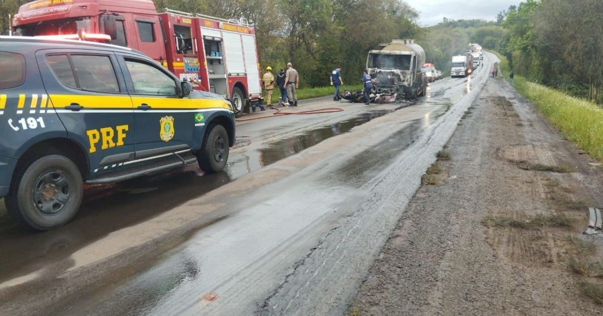 quatro-pessoas-morrem-apos-colisao-entre-carro-e-caminhao-no-rs