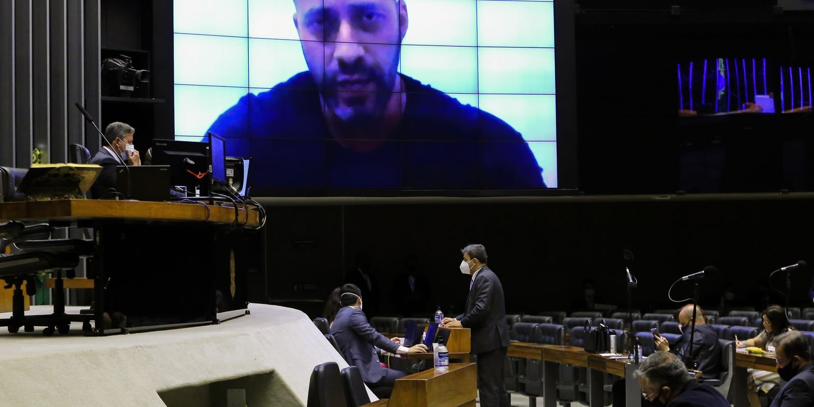 moraes-autoriza-daniel-silveira-a-cumprir-pena-em-regime-aberto