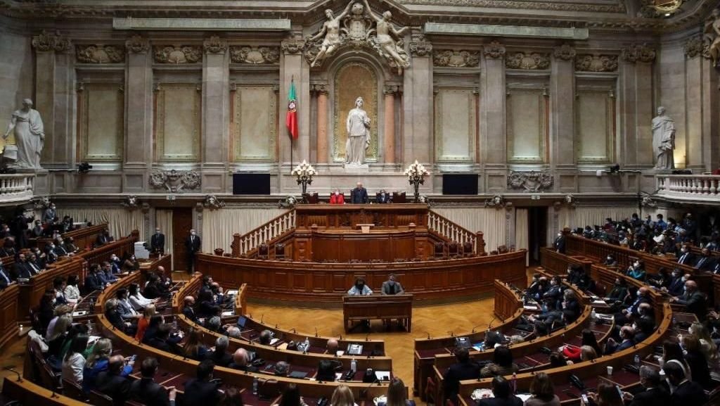 parlamento-de-portugal-aprova-lei-anti-imigracao-apos-alteracao