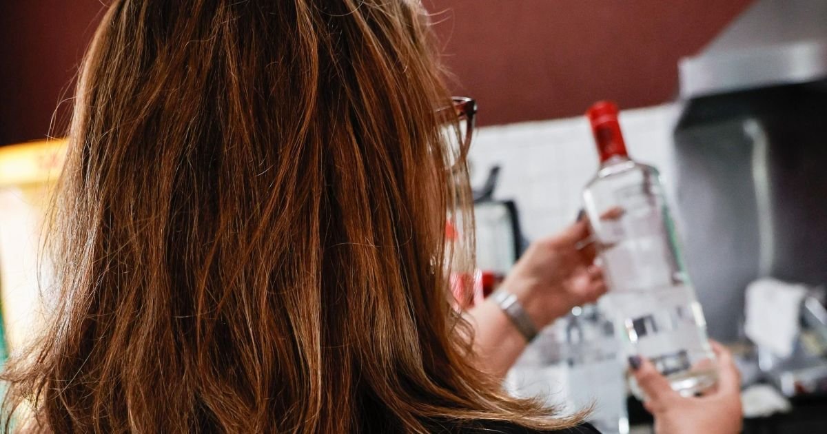 bebida-batizada-com-metanol:-em-dois-dias,-800-garrafas-sao-apreendidas