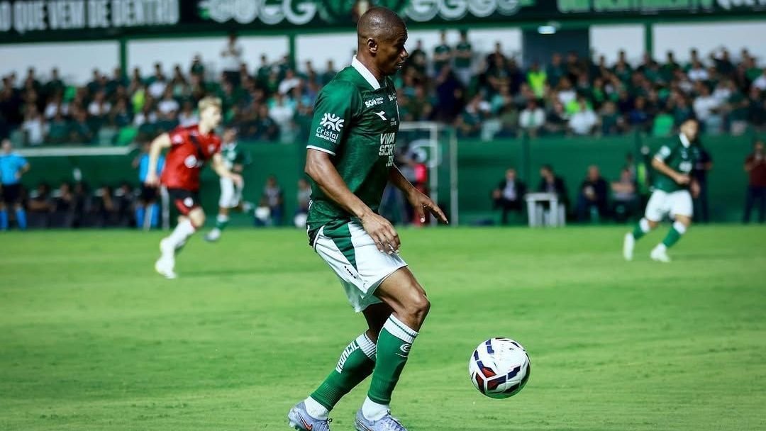 serie-b:-goias-empata-com-atletico-go-e-perde-chance-de-voltar-a-lideranca