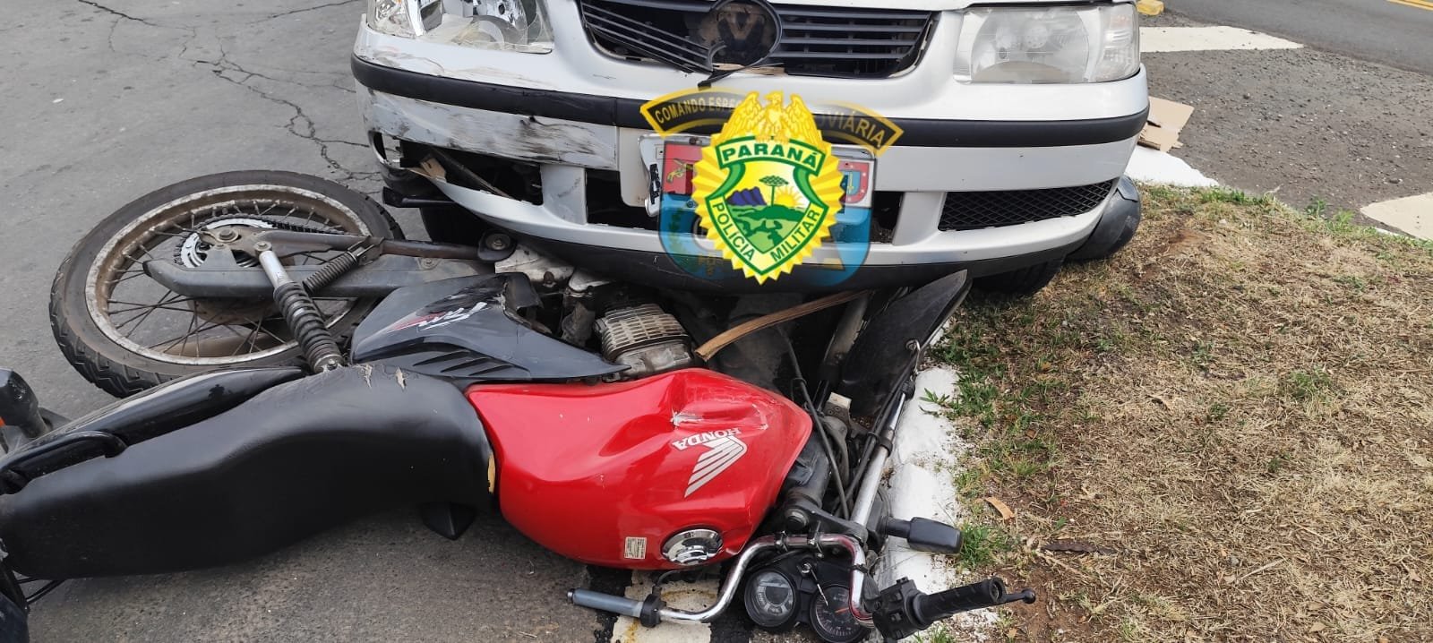 colisao-entre-carro-e-moto-deixa-motociclista-ferido-na-prc-272