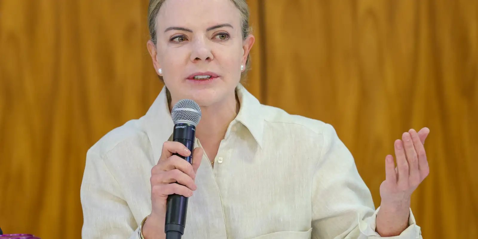 gleisi-diz-que-o-povo-nao-quer-congresso-que-privilegie-os-mais-ricos