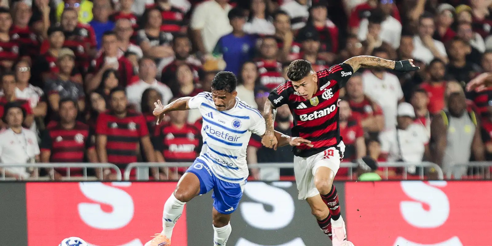 campeonato-brasileiro:-flamengo-e-cruzeiro-empatam-em-maracana-lotado