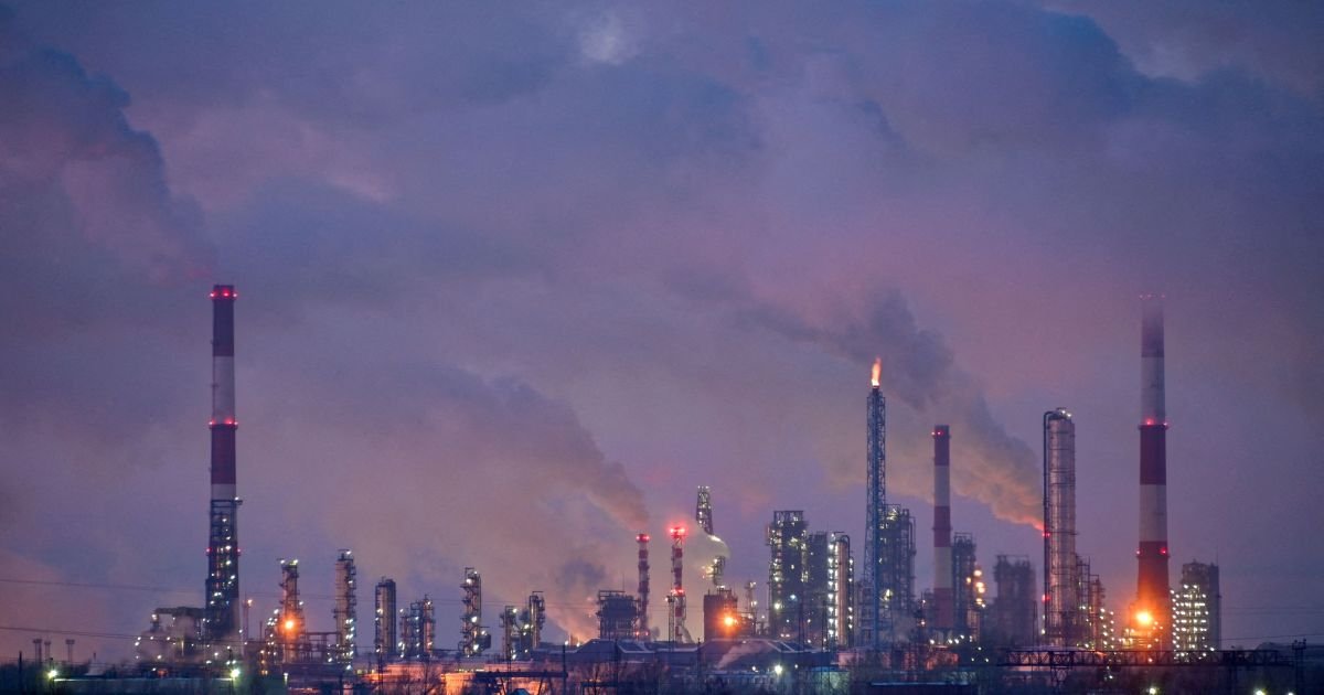 ucrania-ataca-fabrica-russa-a-mais-de-1.600-km-da-fronteira,-diz-governador