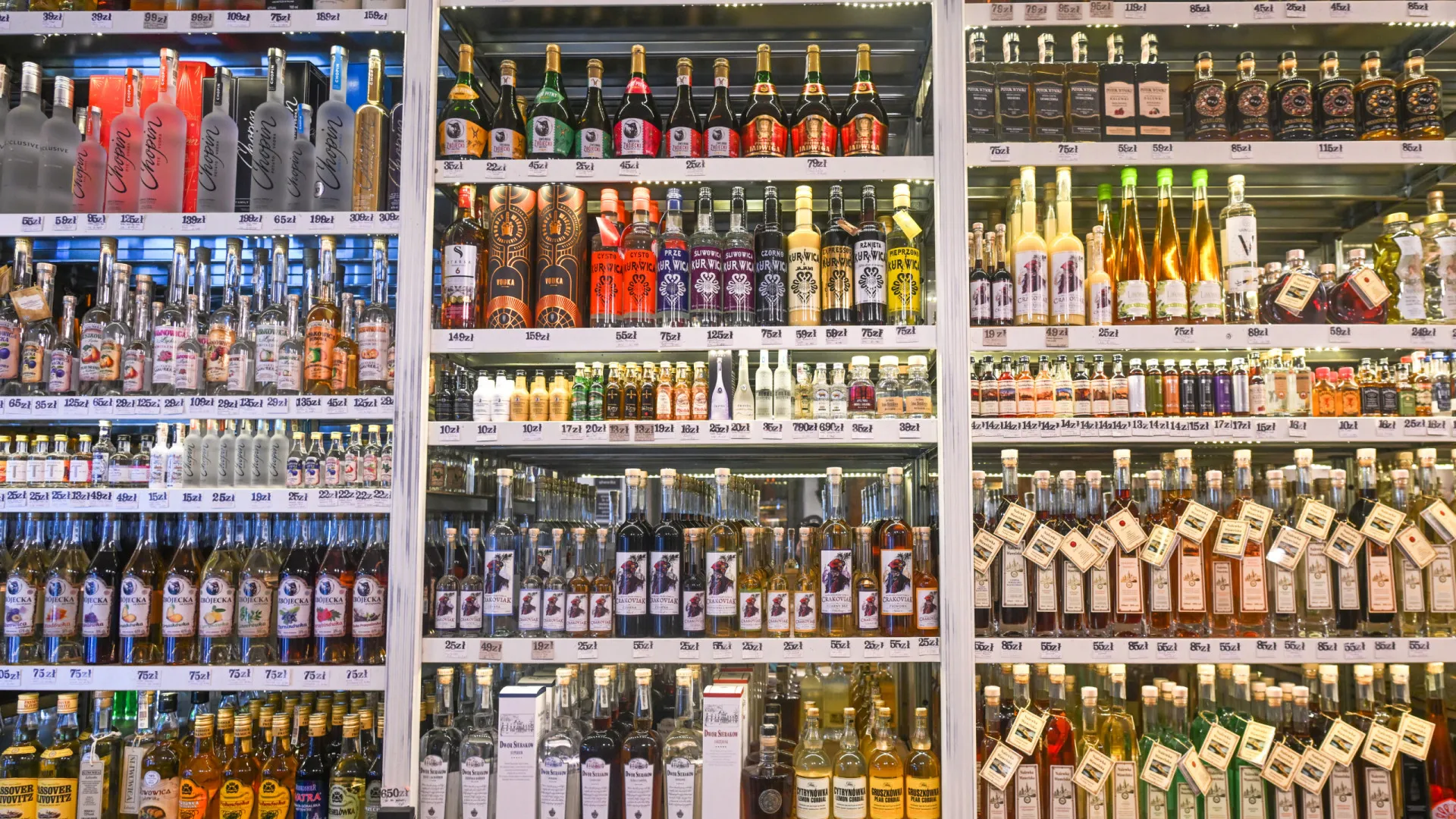 policiais-descobrem-laboratorio-de-falsificacao-de-bebidas-no-df