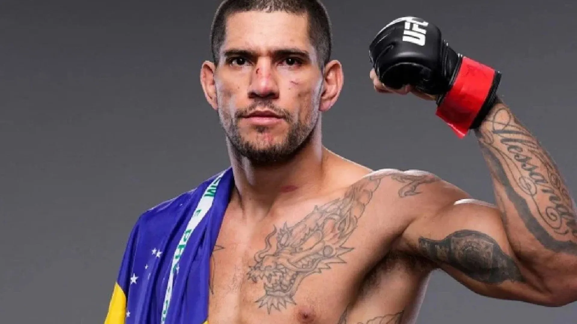 alex-poatan-atropela-russo-com-nocaute-em-80-segundos-e-retoma-cinturao-do-ufc