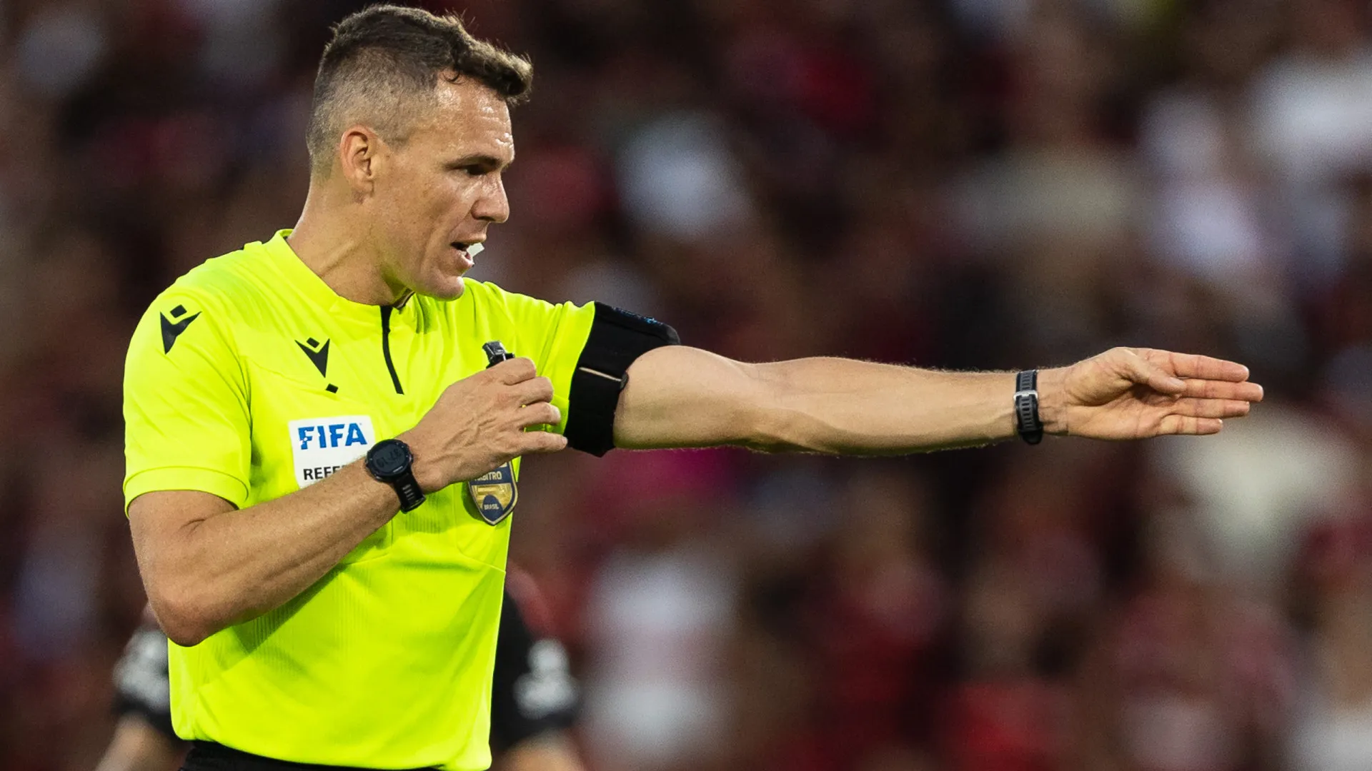 diretor-do-gremio-surge-em-coletiva-e-sugere-‘rebaixamento-de-arbitros’