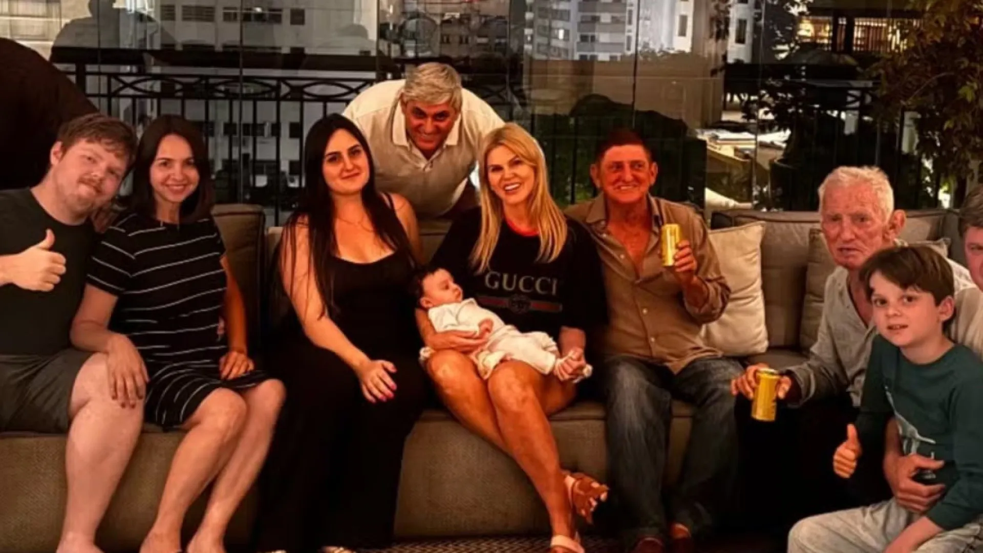 com-cancer,-val-marchiori-reencontra-o-irmao-apos-15-anos-brigados