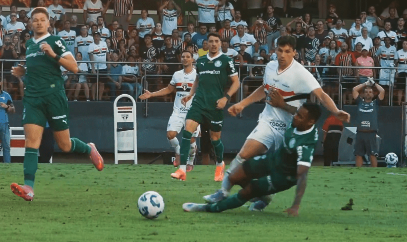 “arbitragem-brasileira-e-a-pior-no-mundo”,-diz-michel-bastos