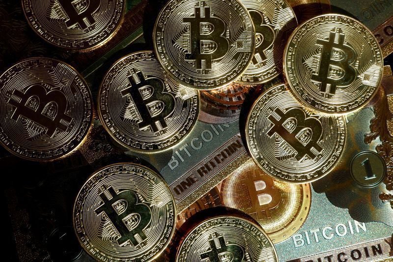 bitcoin-renova-recorde-a-us$-126-mil-com-continuidade-de-shutdown-nos-eua