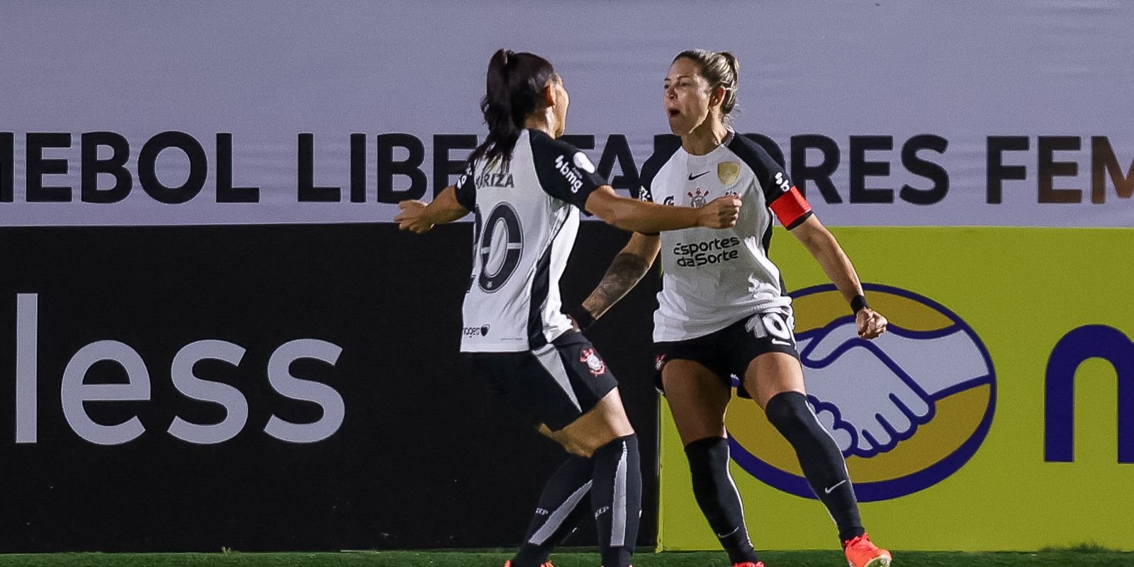 libertadores-feminina:-corinthians-vence-santa-fe-e-se-classifica