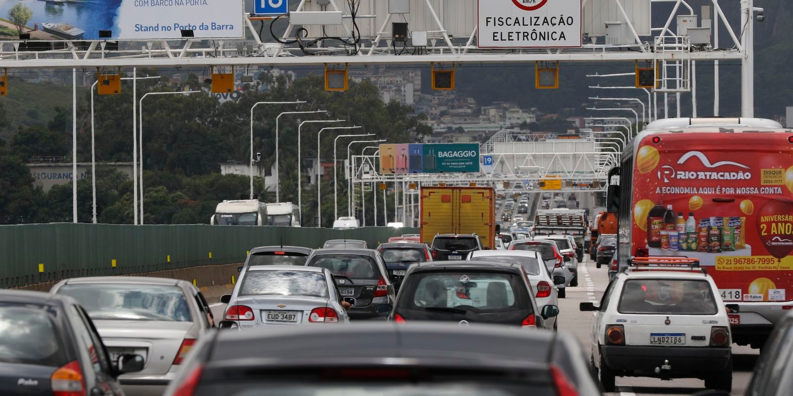 carro-e-o-principal-meio-de-transporte-para-o-trabalho,-diz-censo