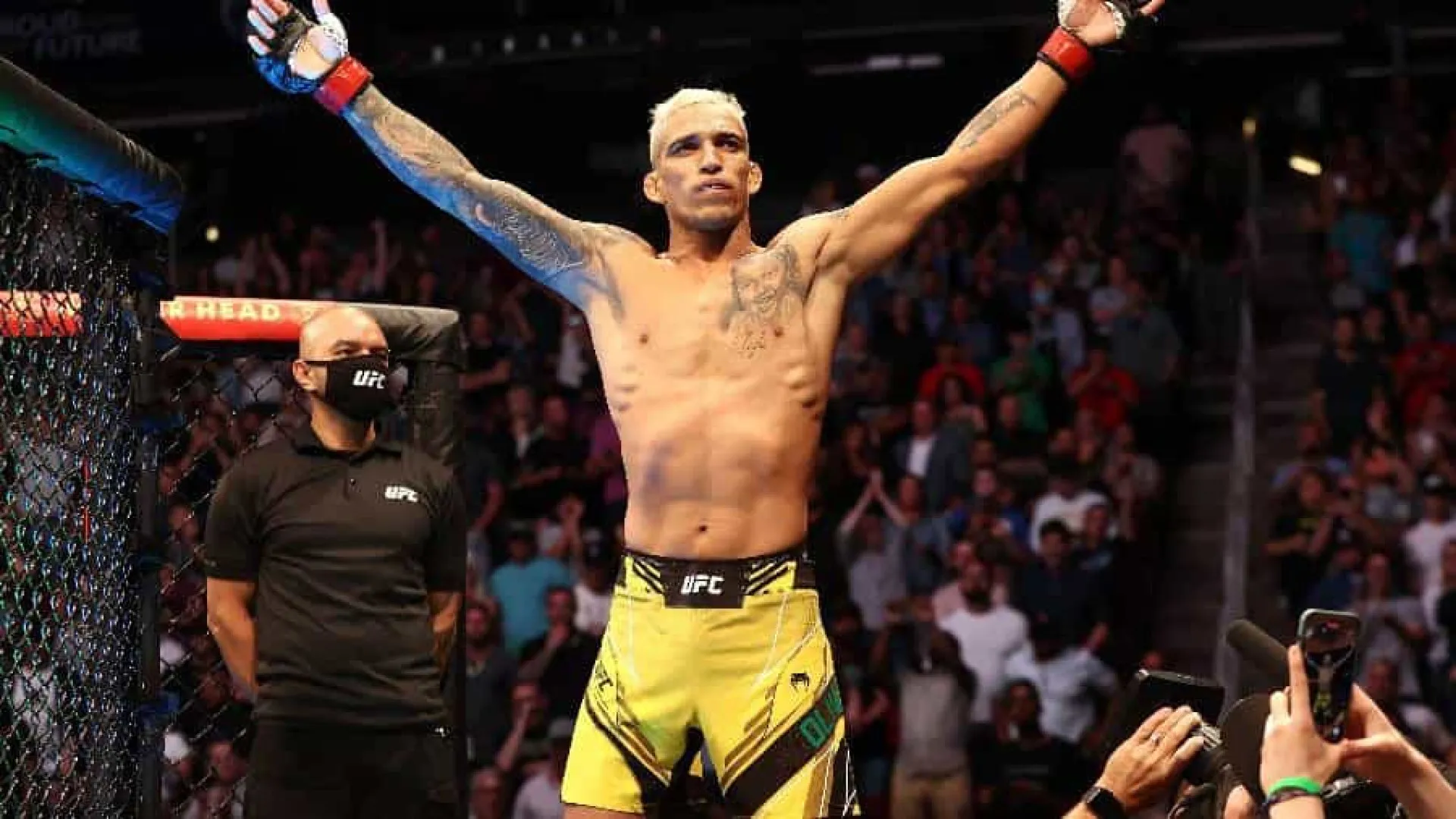 ufc-rio:-charles-do-bronx-fatura-bonus-de-r$-276-mil-e-promete-‘festa-na-favela’