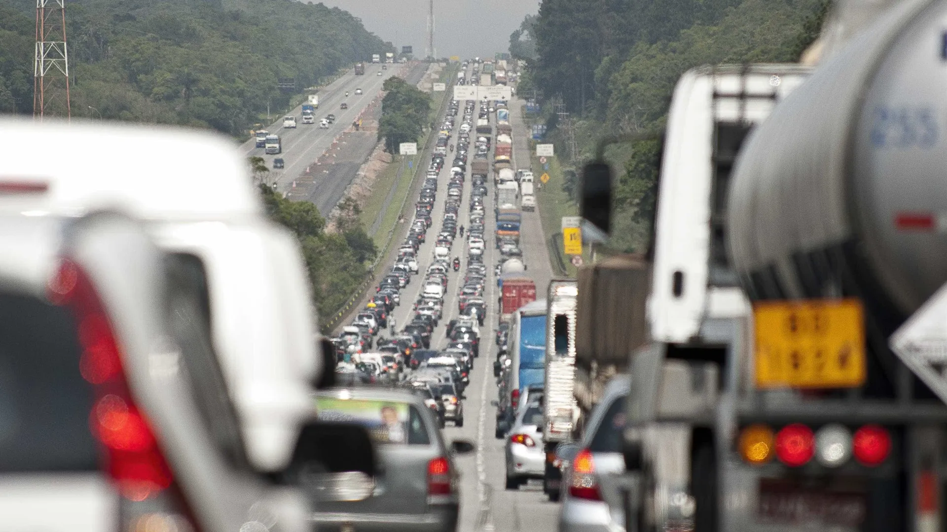 motociclista-morre-em-tentativa-de-roubo-na-rodovia-anchieta,-em-sp