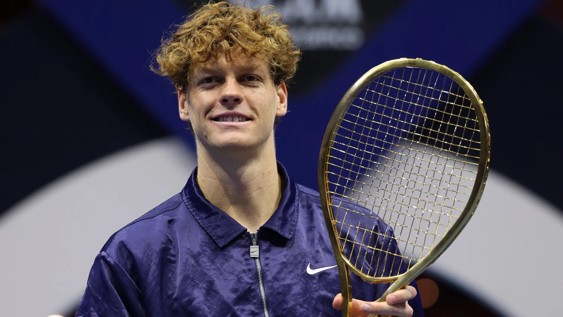 sinner-ganha-raquete-de-ouro-de-r$-1,5-milhao-apos-titulo-no-six-kings-sobre-alcaraz