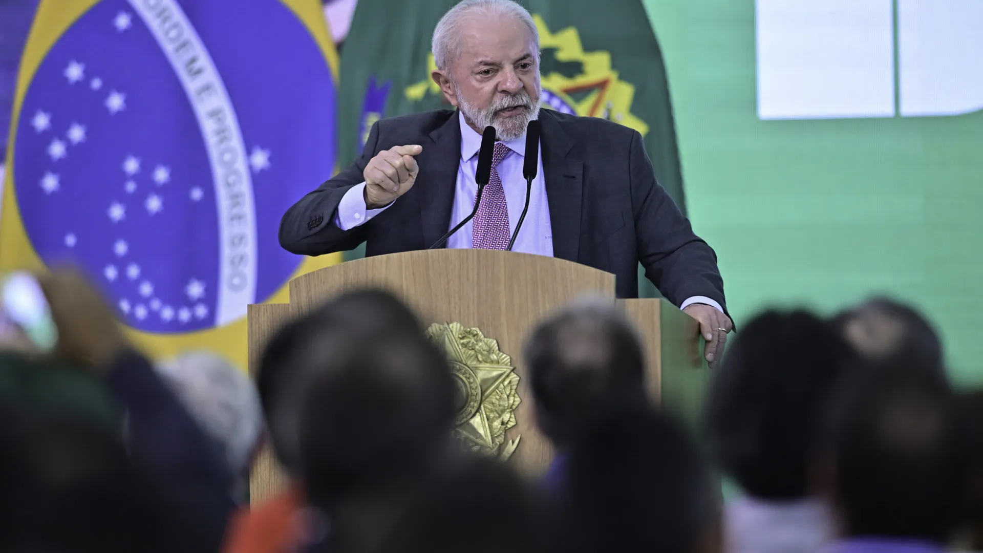 lula-defende-uso-de-moedas-locais-para-comercio-brasil-indonesia