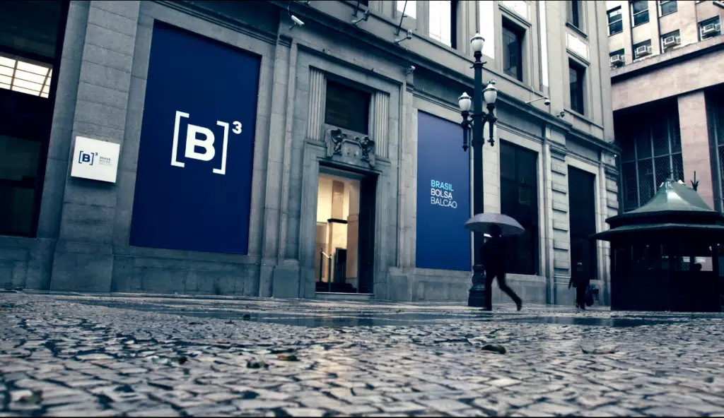 bolsa-fecha-em-alta-com-avanco-do-petroleo