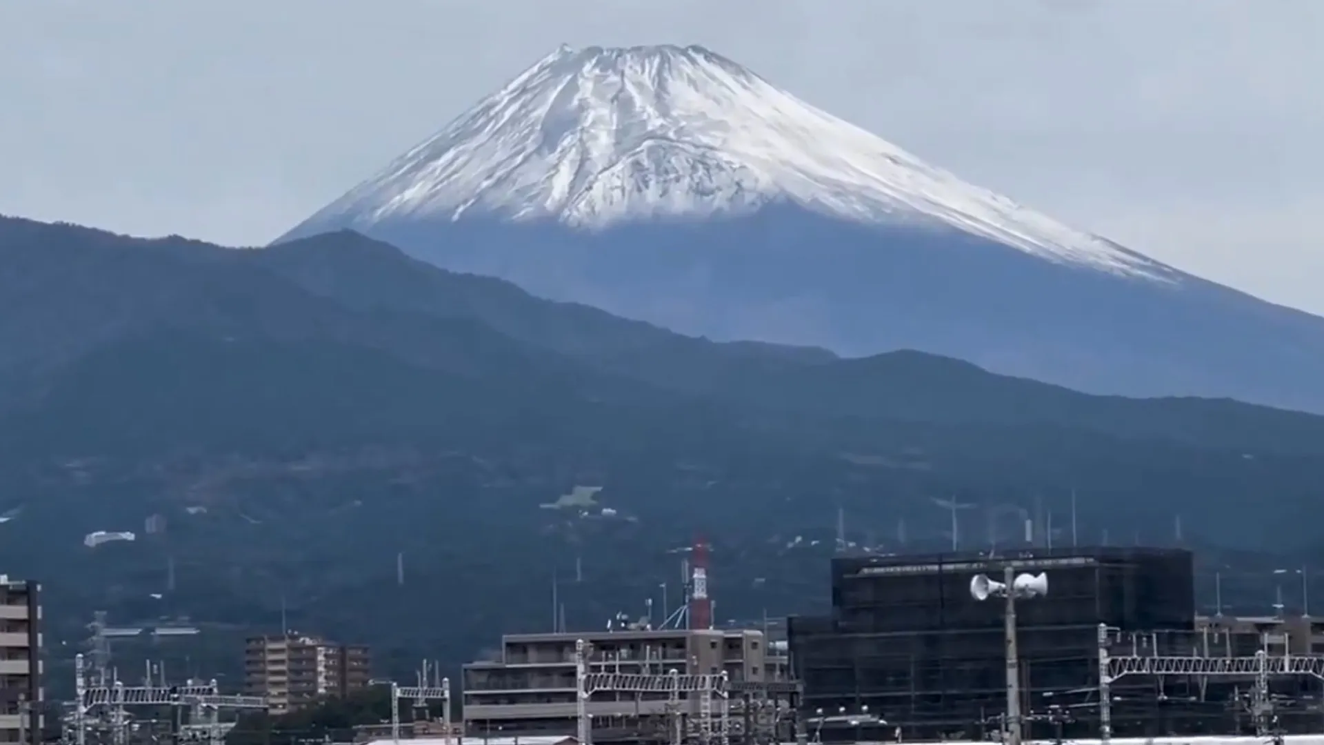 monte-fuji-registra-primeira-neve-do-ano-com-21-dias-de-atraso-historico