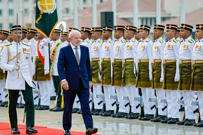 “cabeca-erguida-e-mais-importante-do-que-um-nobel”,-diz-lula-na-malasia