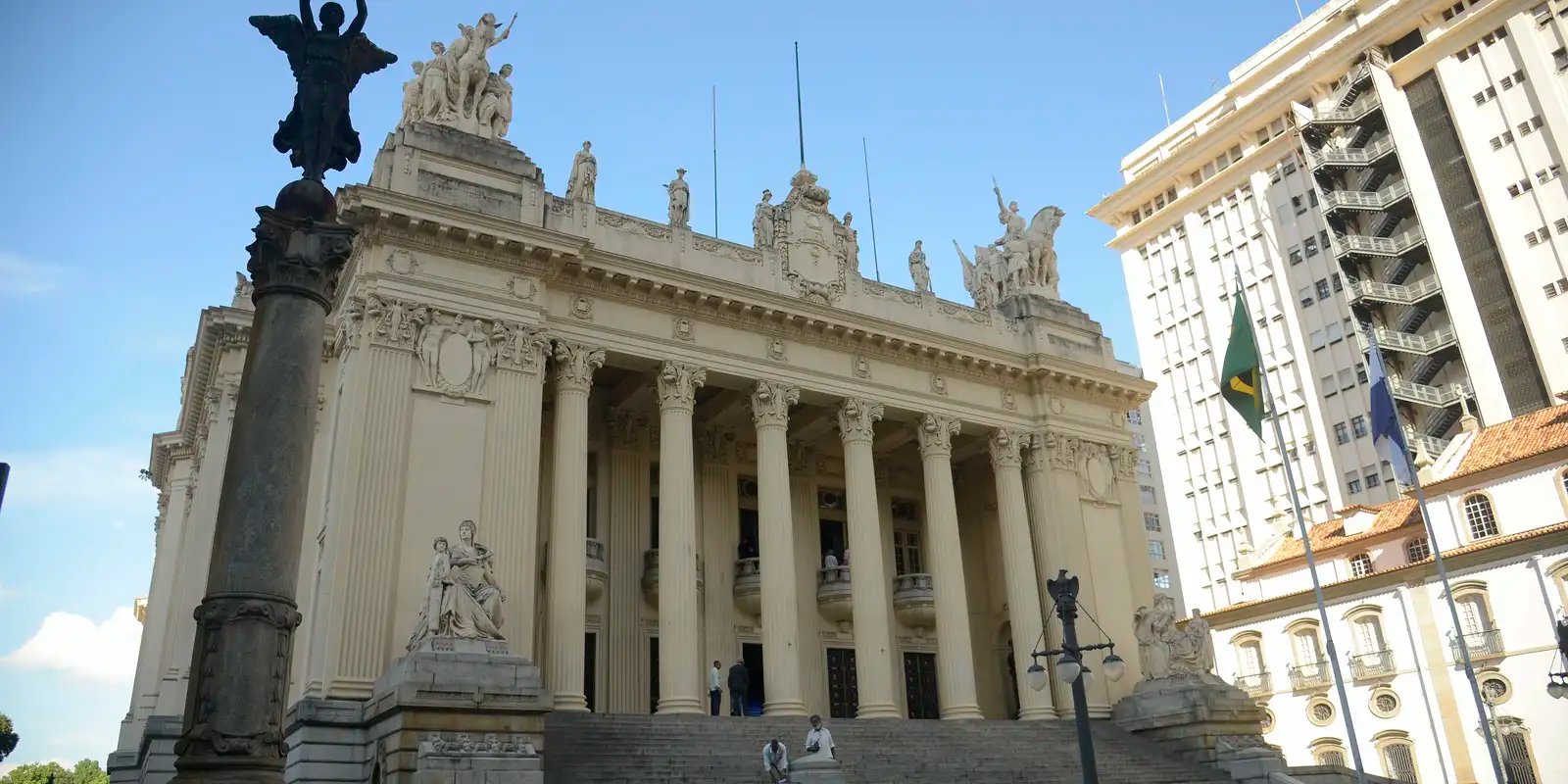 projeto-da-alerj-preve-autorizar-uso-de-spray-para-defesa-de-mulheres