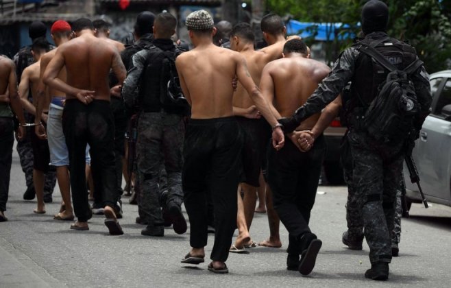 cv-domina-complexo-do-alemao-e-penha-no-rj