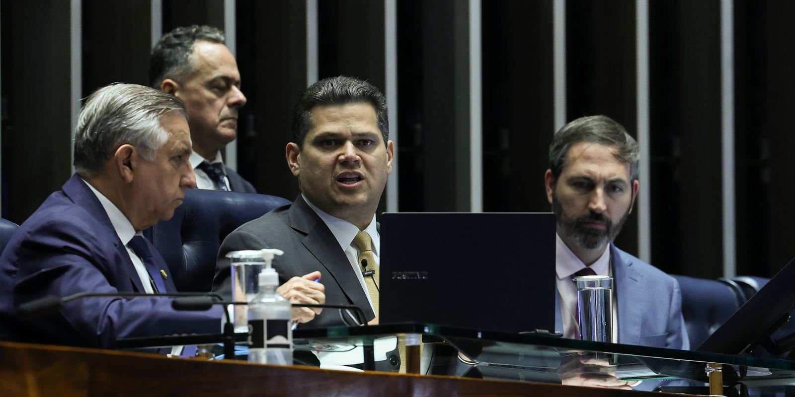 senado:-davi-alcolumbre-anuncia-instalacao-da-cpi-do-crime-organizado