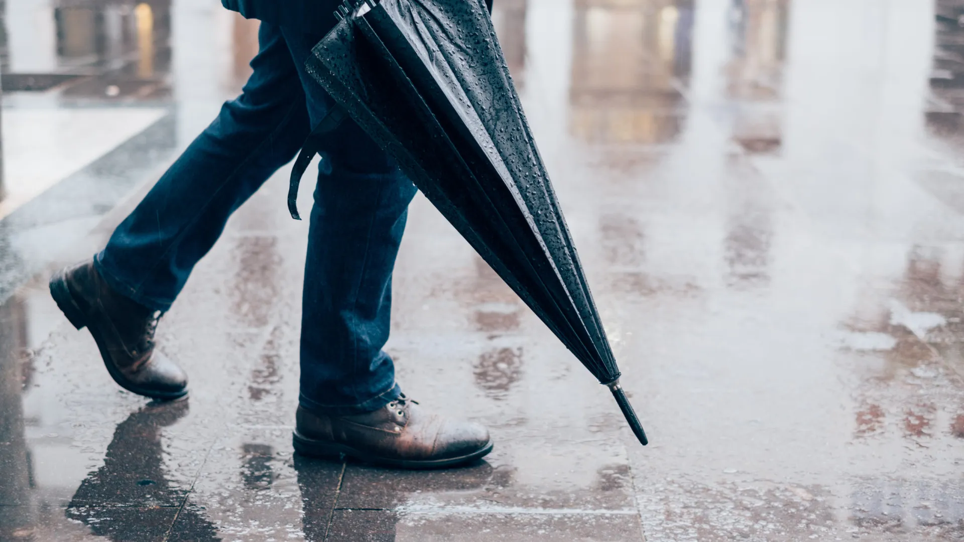 5-truques-para-secar-sapatos-molhados-sem-danificar-o-material