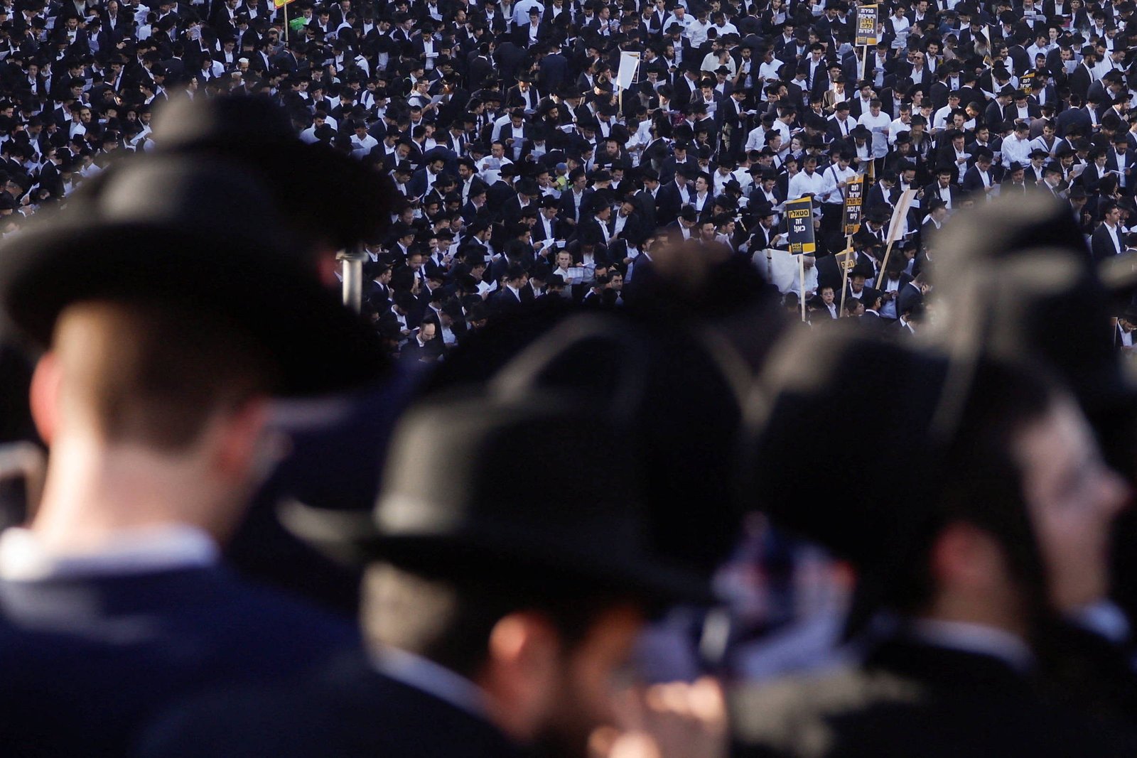 dezenas-de-milhares-de-judeus-ultraortodoxos-protestam-contra-servico-militar-obrigatorio-em-israel
