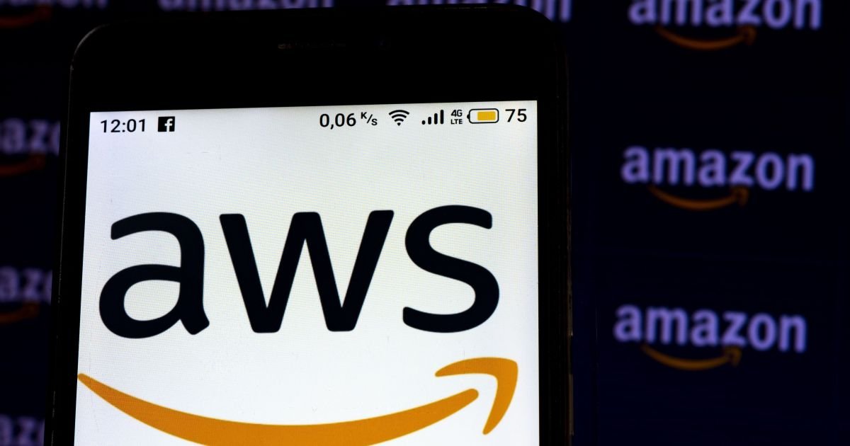 acao-da-amazon-dispara-com-boom-da-ia-impulsionando-crescimento-da-aws