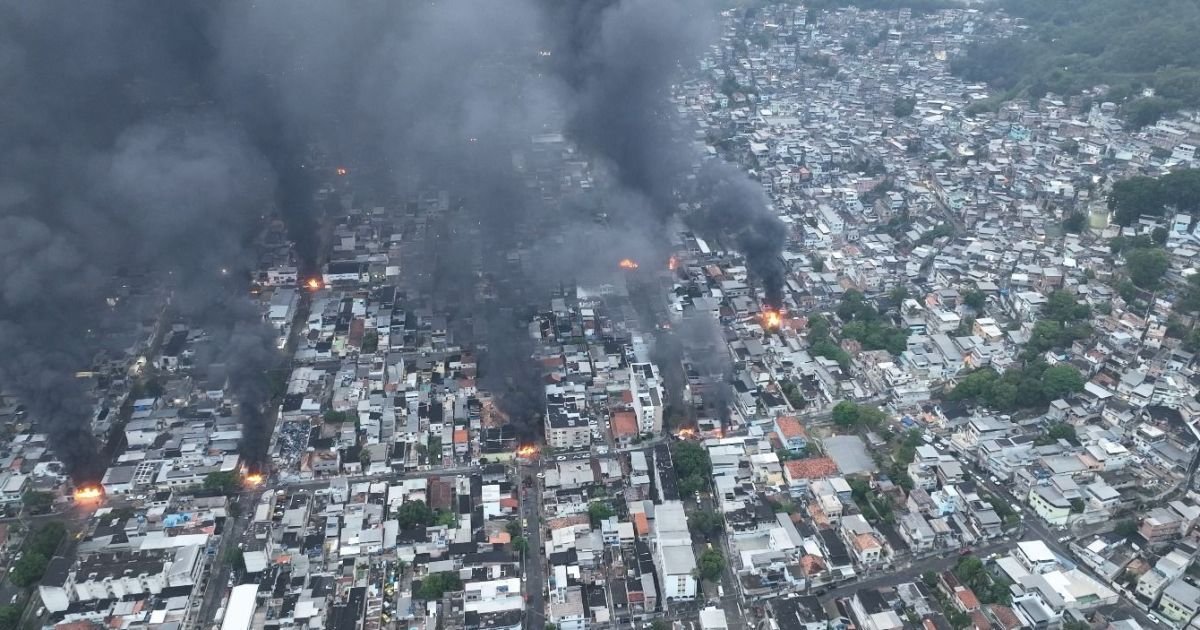 video:-imagens-de-drones-mostram-“zona-de-guerra”-durante-operacao-no-rj