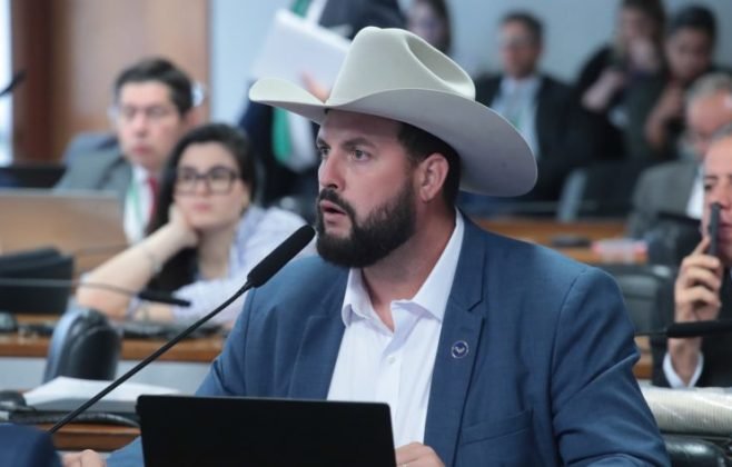 comissao-aprova-projeto-que-livra-pontos-na-cnh-por-parada-irregular-em-vagas-rotativas