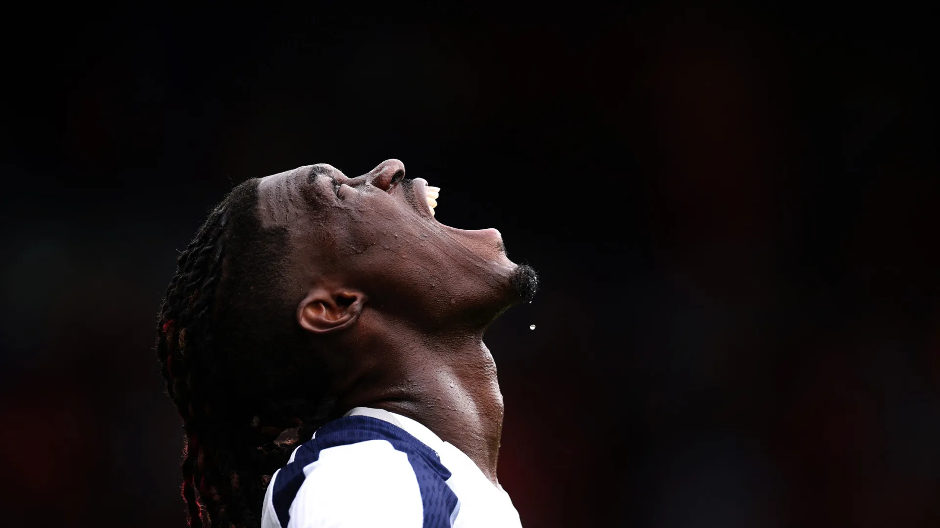 jogador-do-tottenham-perde-r$-5-milhoes-em-golpe-bancario-no-reino-unido