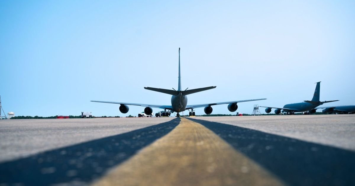 pacote-suspeito-faz-sete-pessoas-passarem-mal-em-base-aerea-dos-eua