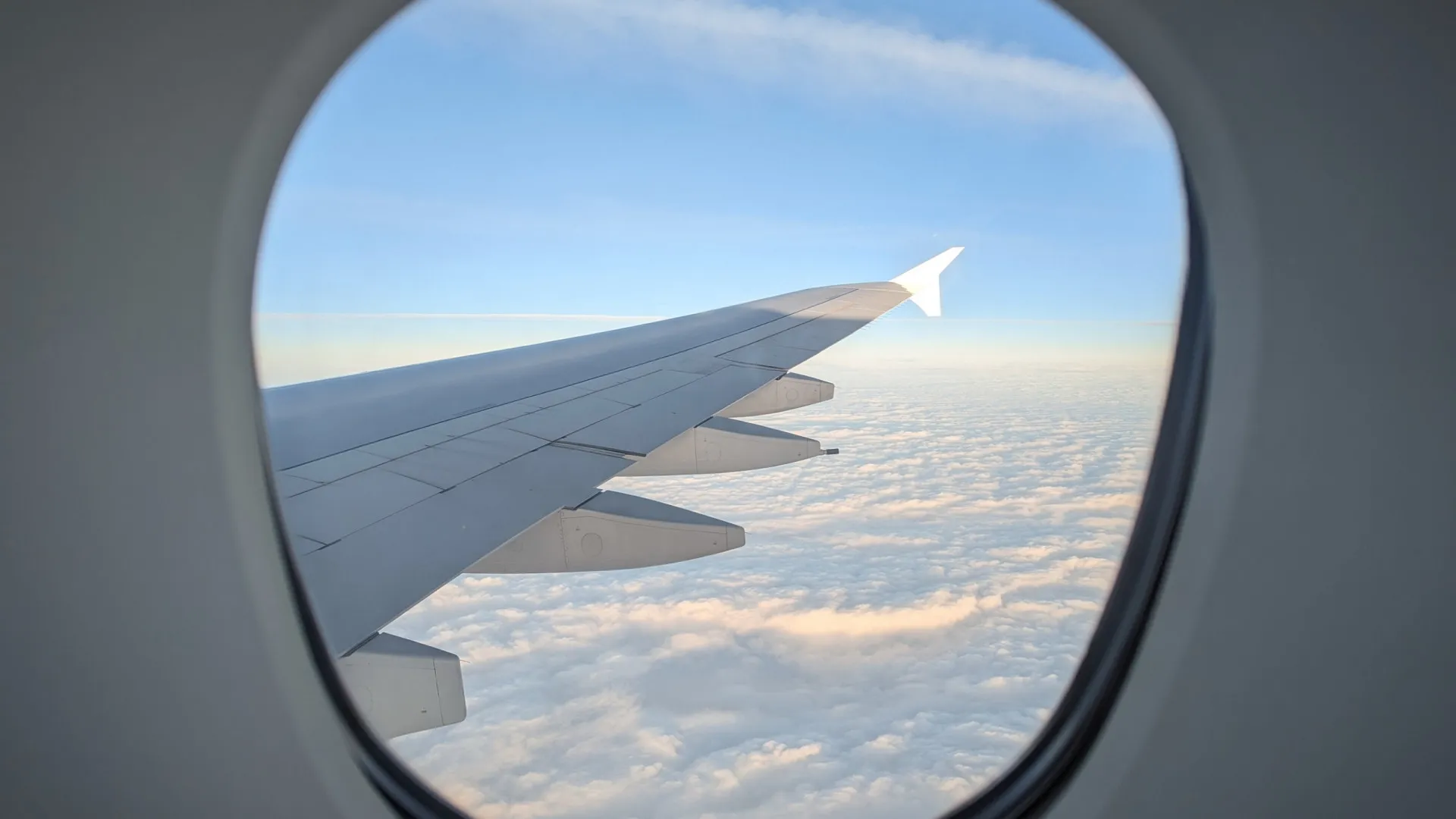 aviao-pousa-de-lado-no-aeroporto-de-navegantes-devido-a-forte-ventania