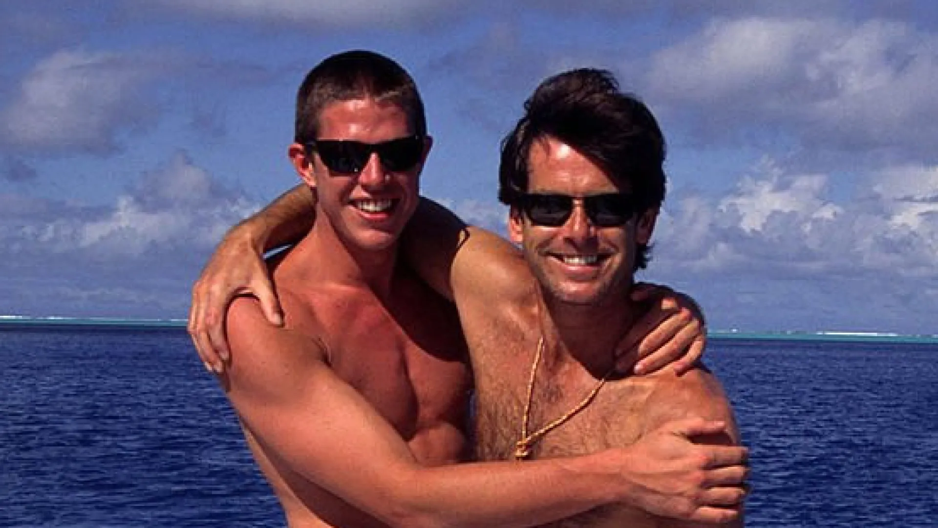 pierce-brosnan-se-reconcilia-com-o-filho-apos-20-anos-afastados