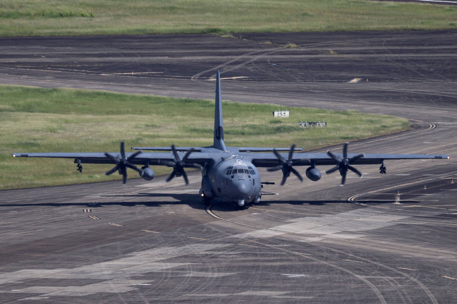 infografico:-conheca-o-‘tanque-voador’-que-os-eua-usam-no-caribe