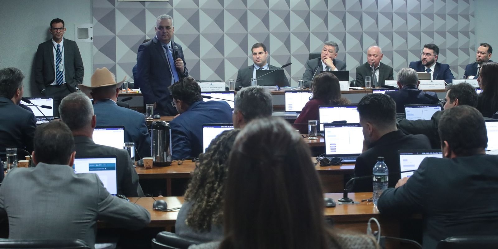 cpmi-ouve-dirigente-ligado-a-fraudes-no-sistema-do-inss