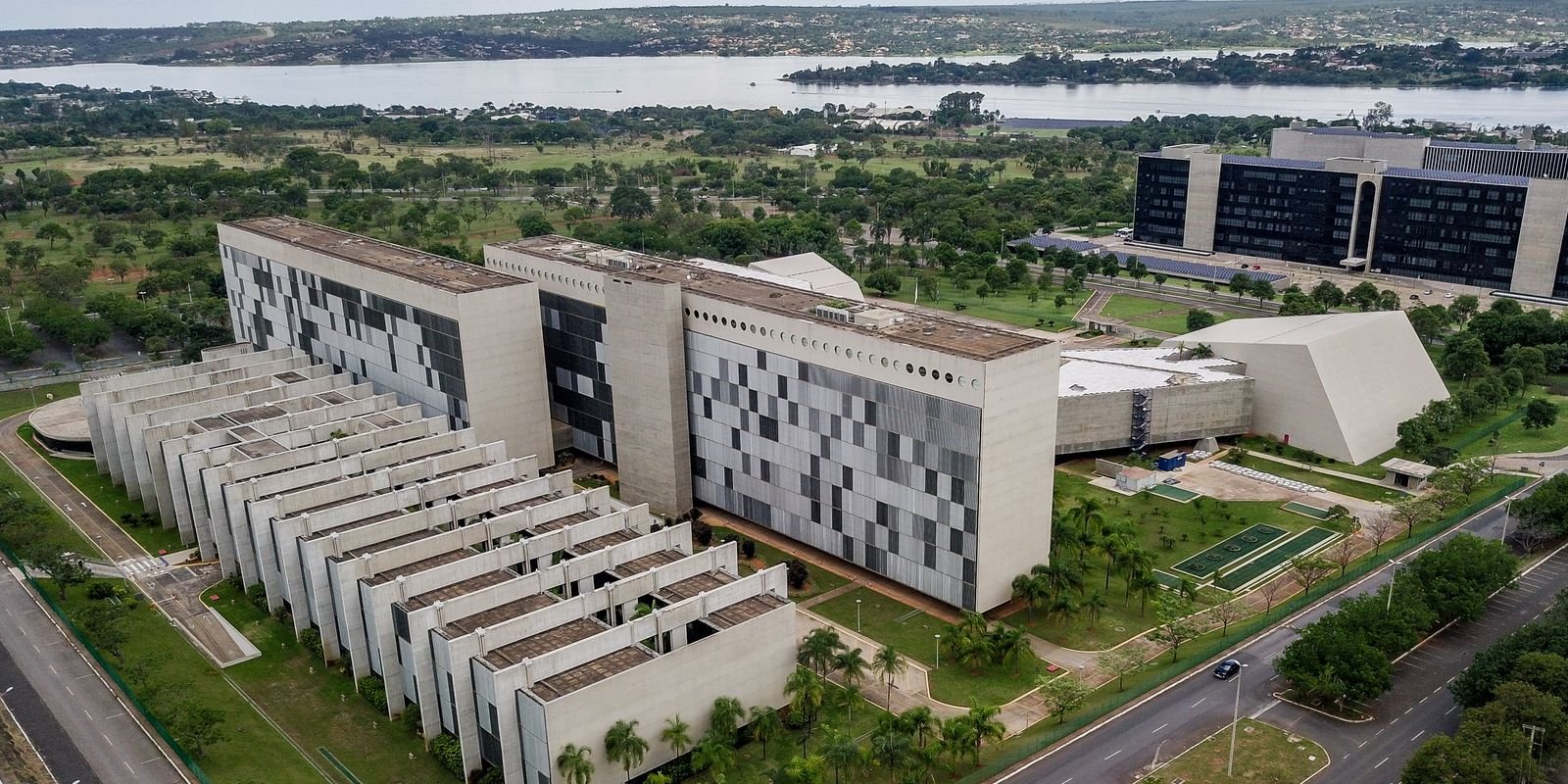 trans-nao-podem-ser-desligados-das-forcas-armadas,-decide-stj