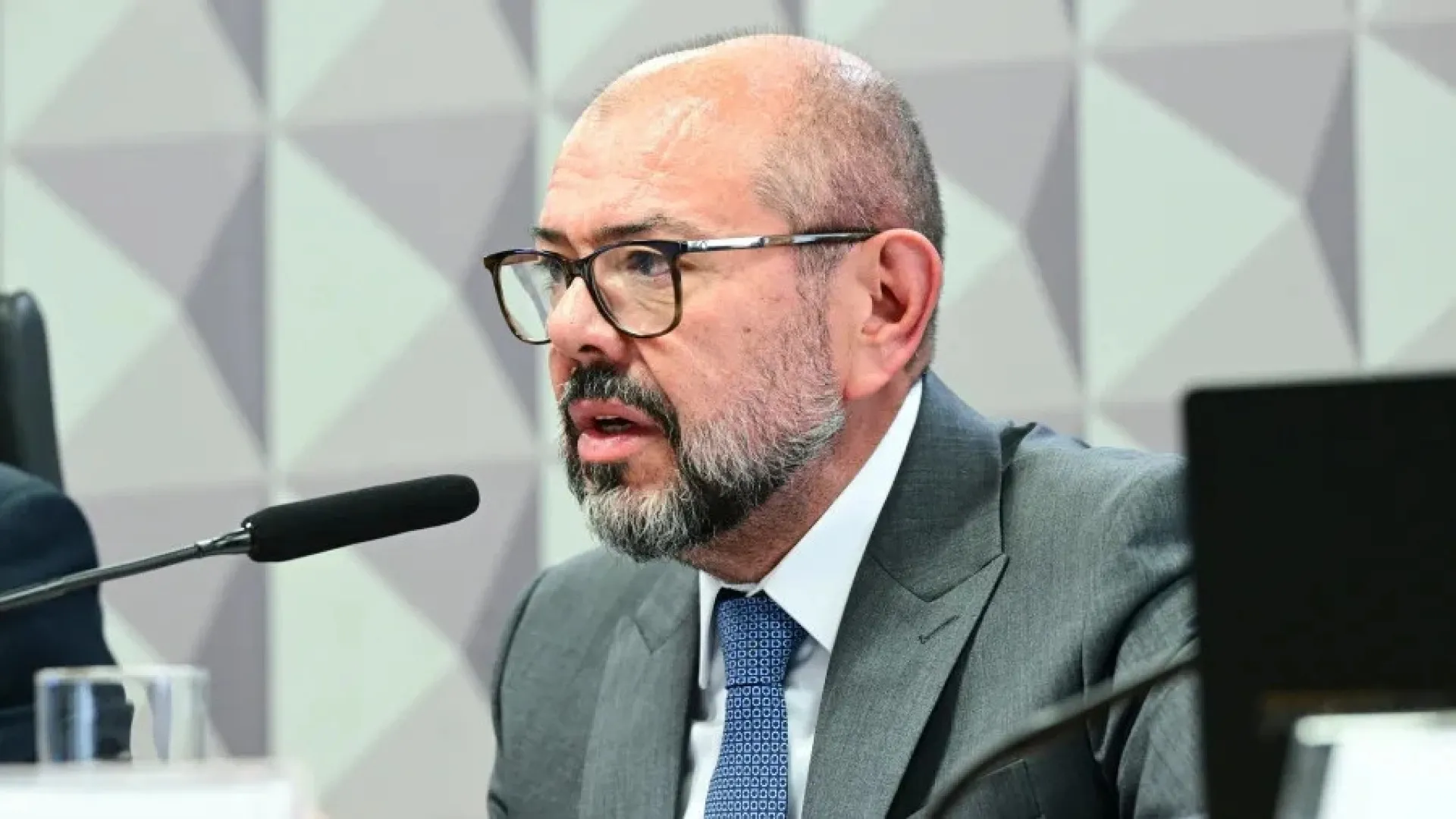 pf-aponta-ex-ministro-de-bolsonaro-como-pilar-institucional-de-desvios